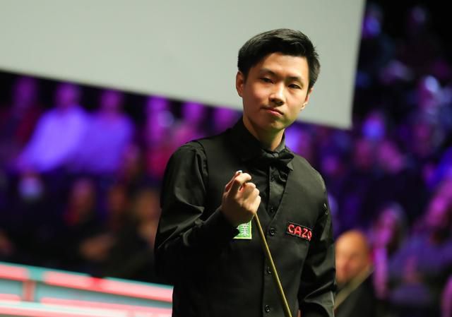 俩个男人添我下面太爽了小说